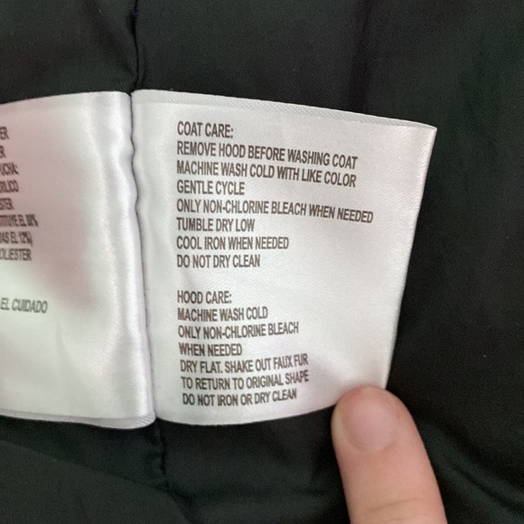 Red Michael Kors Puffer Jacket w/ Detachable Faux Fur-lined Hood and Buckle sz14 - Picture 7 of 8